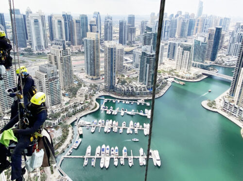 High level glass cleaning